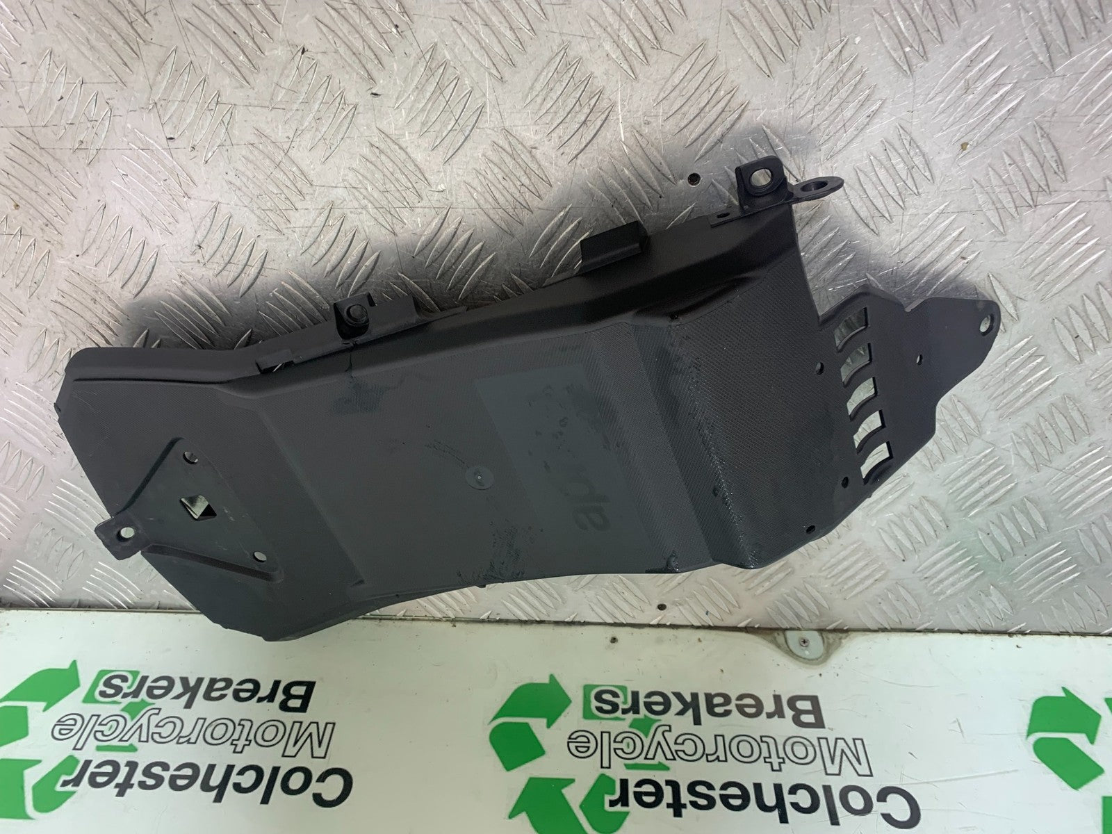 APRILIA TUONO 1000 V4 UNDERTRAY YEAR 2013-2014  (CMB1239)