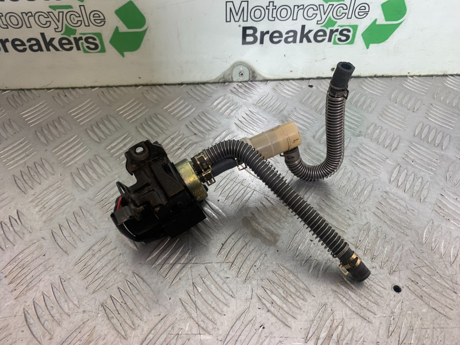 KAWASAKI ZX9R ZX9 E1 PETROL PUMP    YEAR 2000-01 (CMB1171)