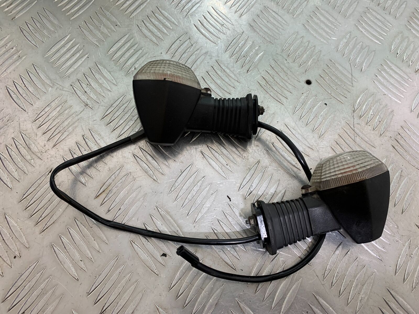 SUZUKI GSF650 GSF 650 FRONT INDICATORS YEAR 2005-06  (CMB1028)