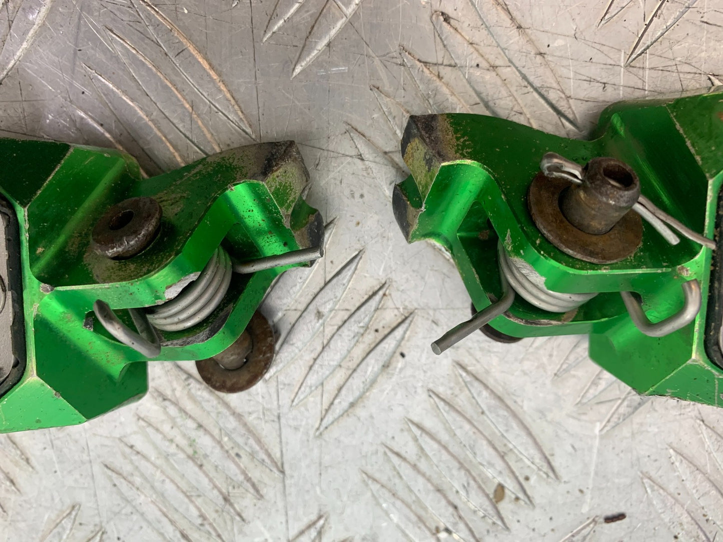 KAWASAKI KXF450 KXF 450 FOOTPEGS  YEAR 2013 CMB1217)