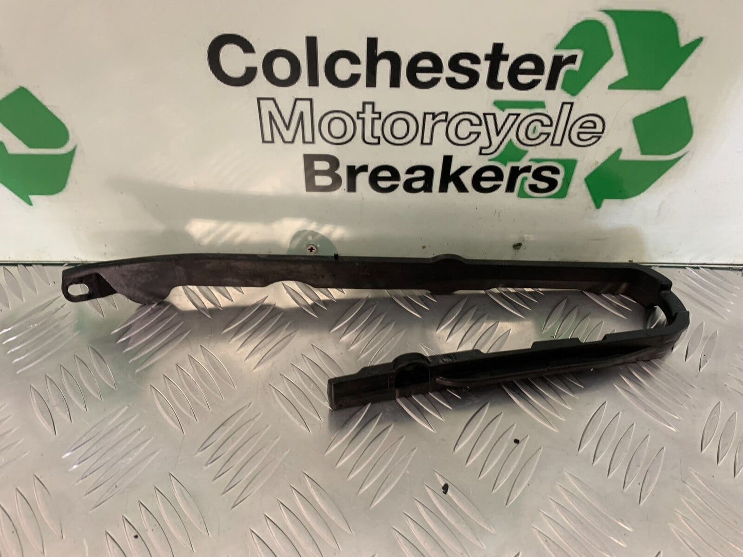 TRIUMPH SPEED TRIPLE R 1050 CHAIN GUIDE    YEAR 2014 (STOCK 934)
