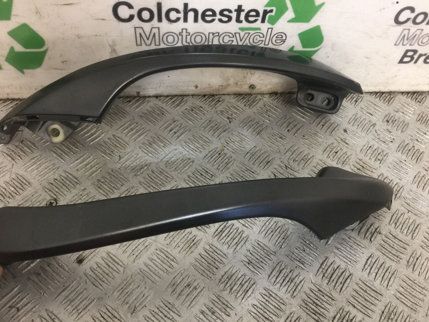 SUZUKI 650 BURGMAN GRAB RAILS YEAR 2014-2018 (STOCK 769)
