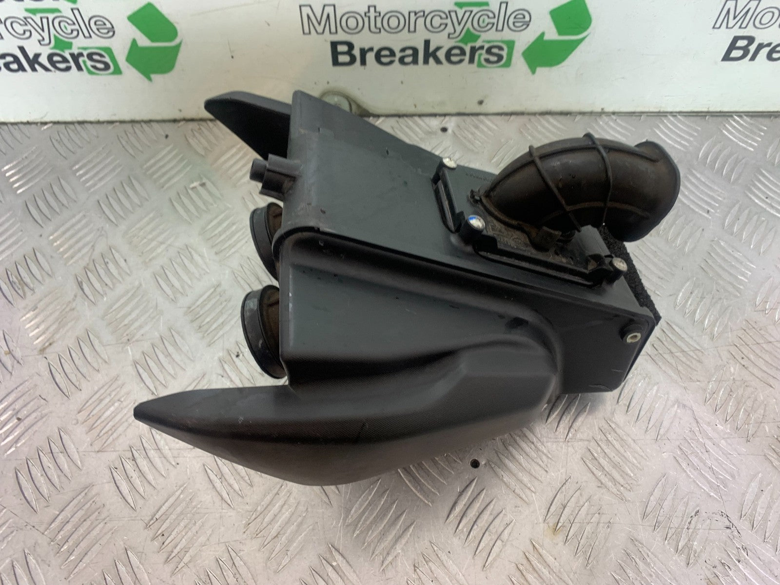 YAMAHA YZF R7 AIRBOX  YEAR 2022-2025 (CMB1255)