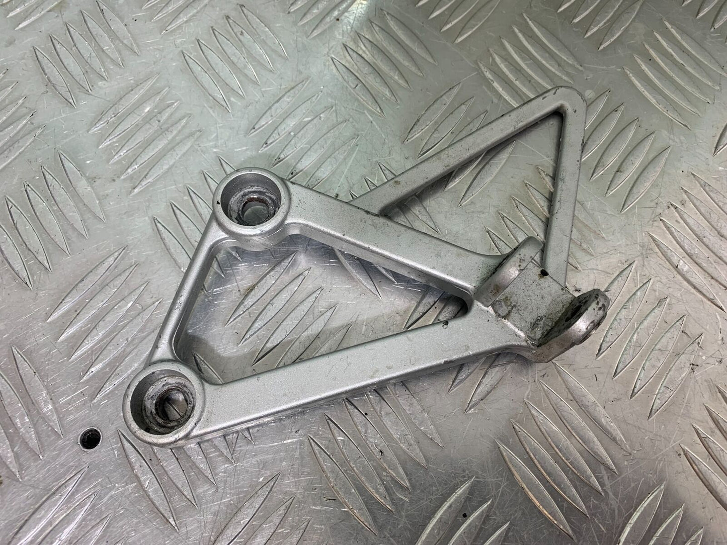 HONDA VFR400 VFR 400 NC21 FRONT LEFT HANGER  YEAR 1986-87 (CMB1043)