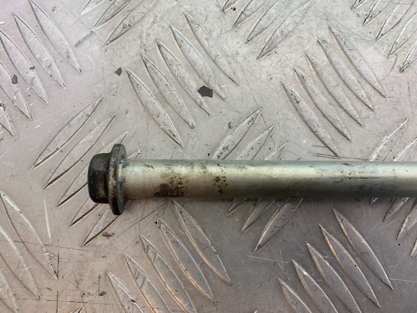 HONDA CB600 CB 600 HORNET SWINGARM SPINDLE  YEAR 1998 -2002 (CMB1126)