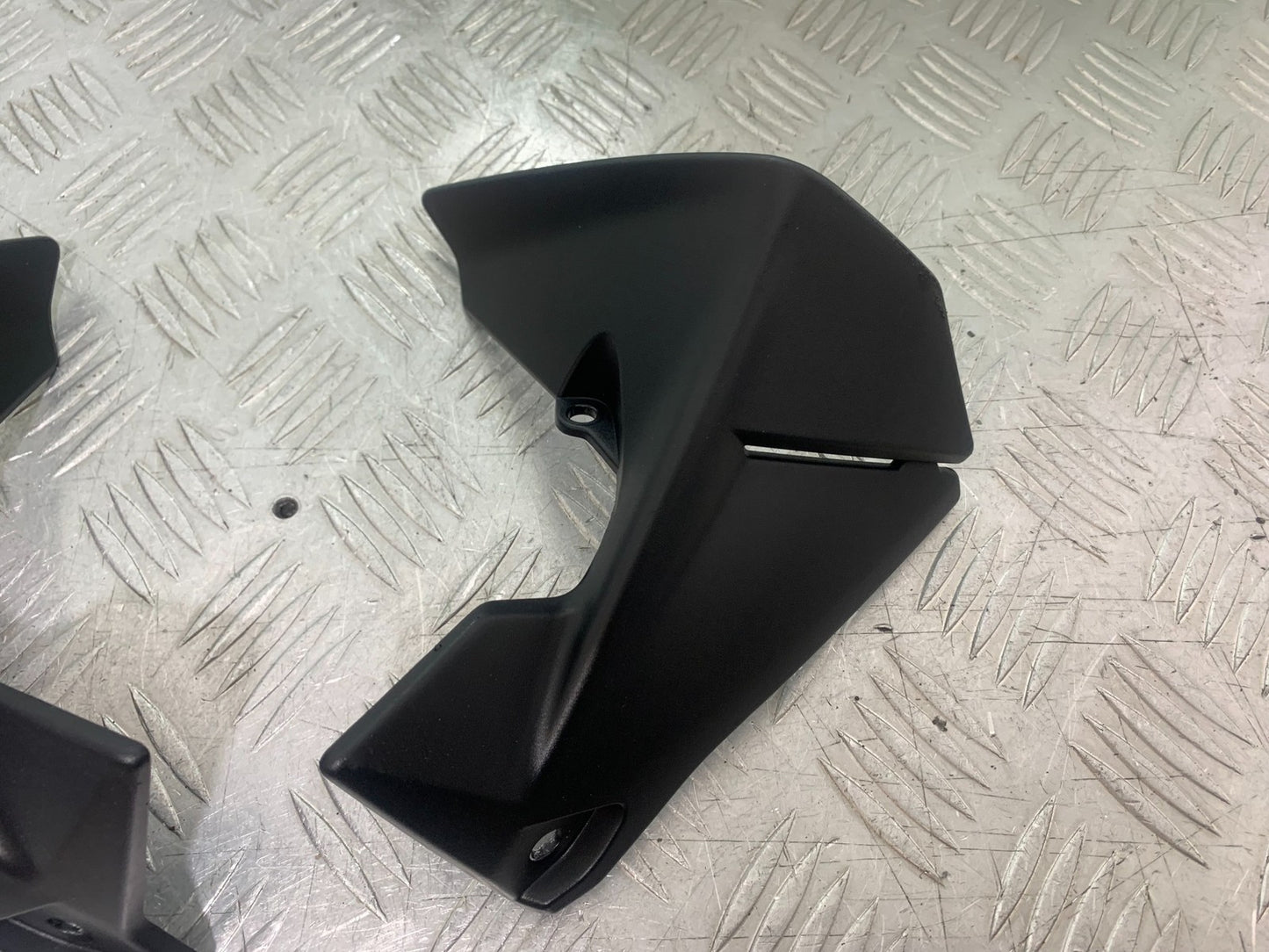 BMW R1200 R 1200 GS LEFT & RIGHT TANK INNER PANELS    YEAR 2013-2016 (CMB1257)