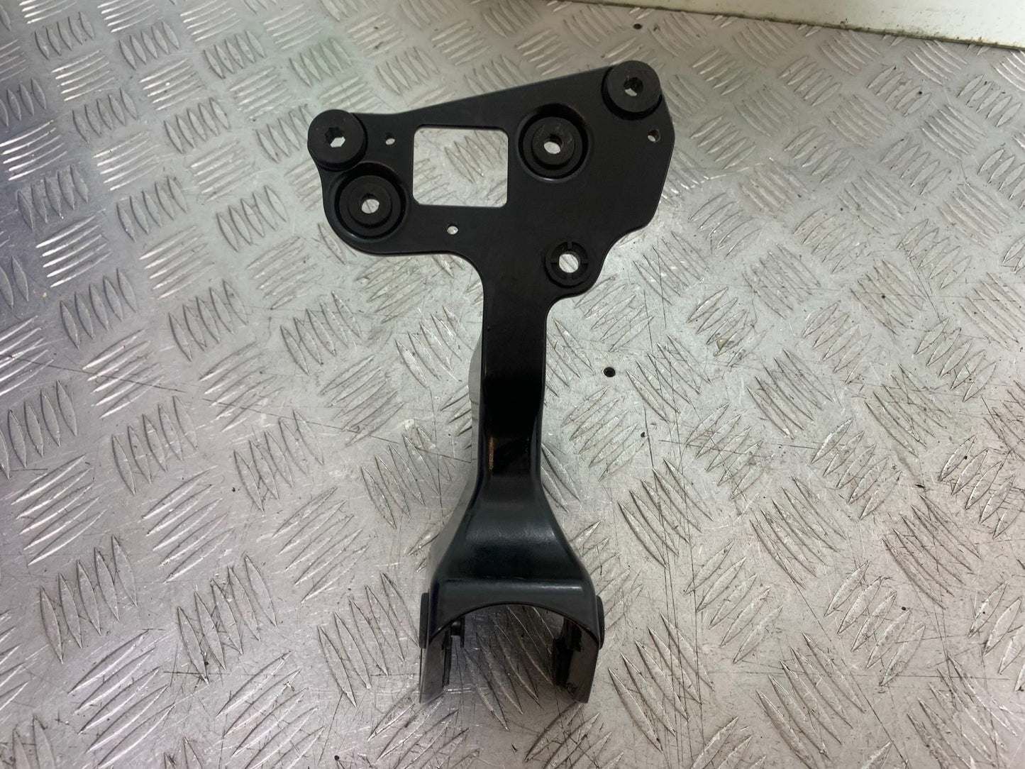 TRIUMPH 1050 SPEED TRIPLE HEADLIGHT BRACKET  YEAR 2005-2007 (CMB1322)