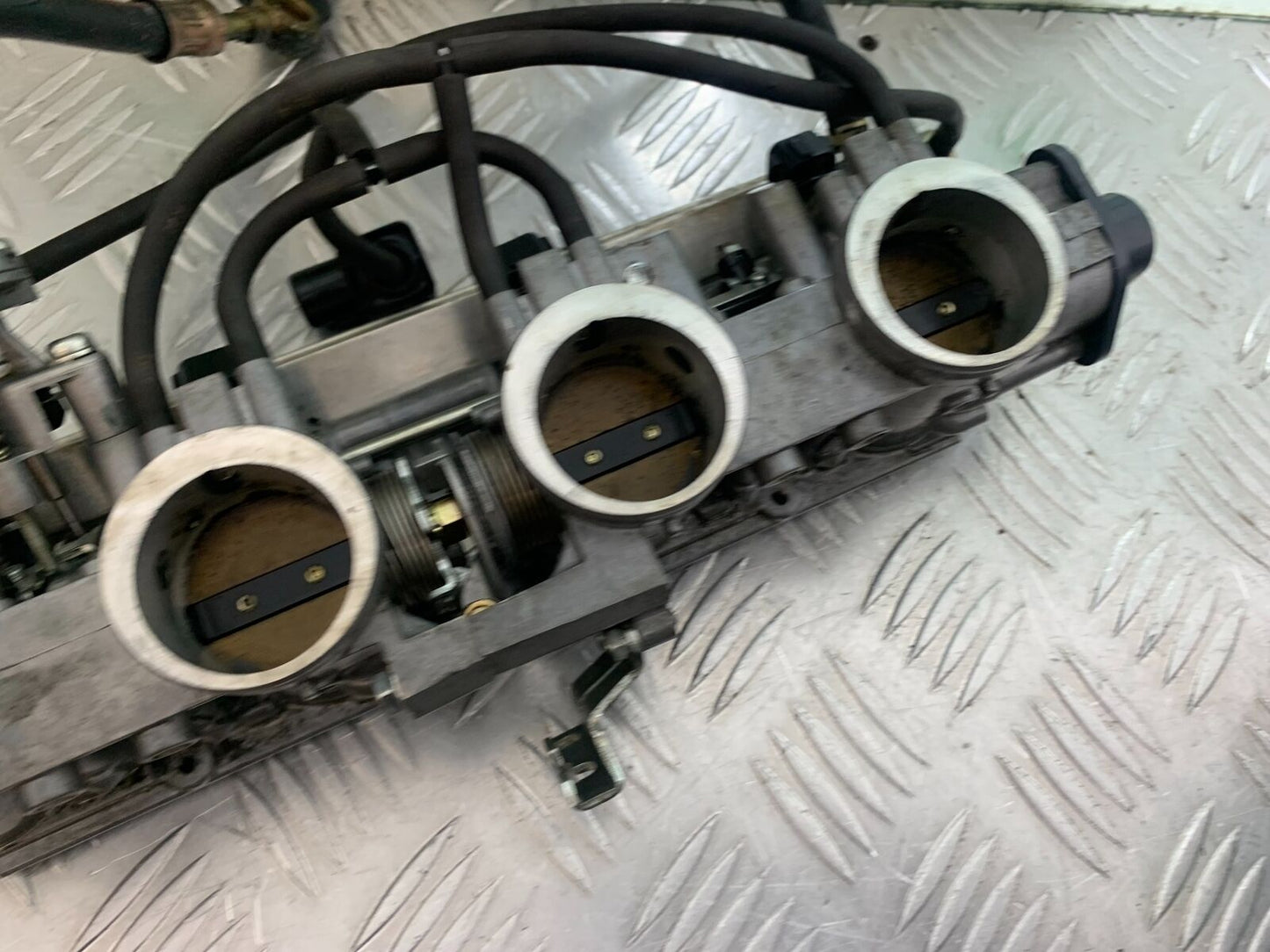 HONDA CBR1100 BLACKBIRD THROTTLE BODIES   YEAR 1999-2005 (CMB1103)
