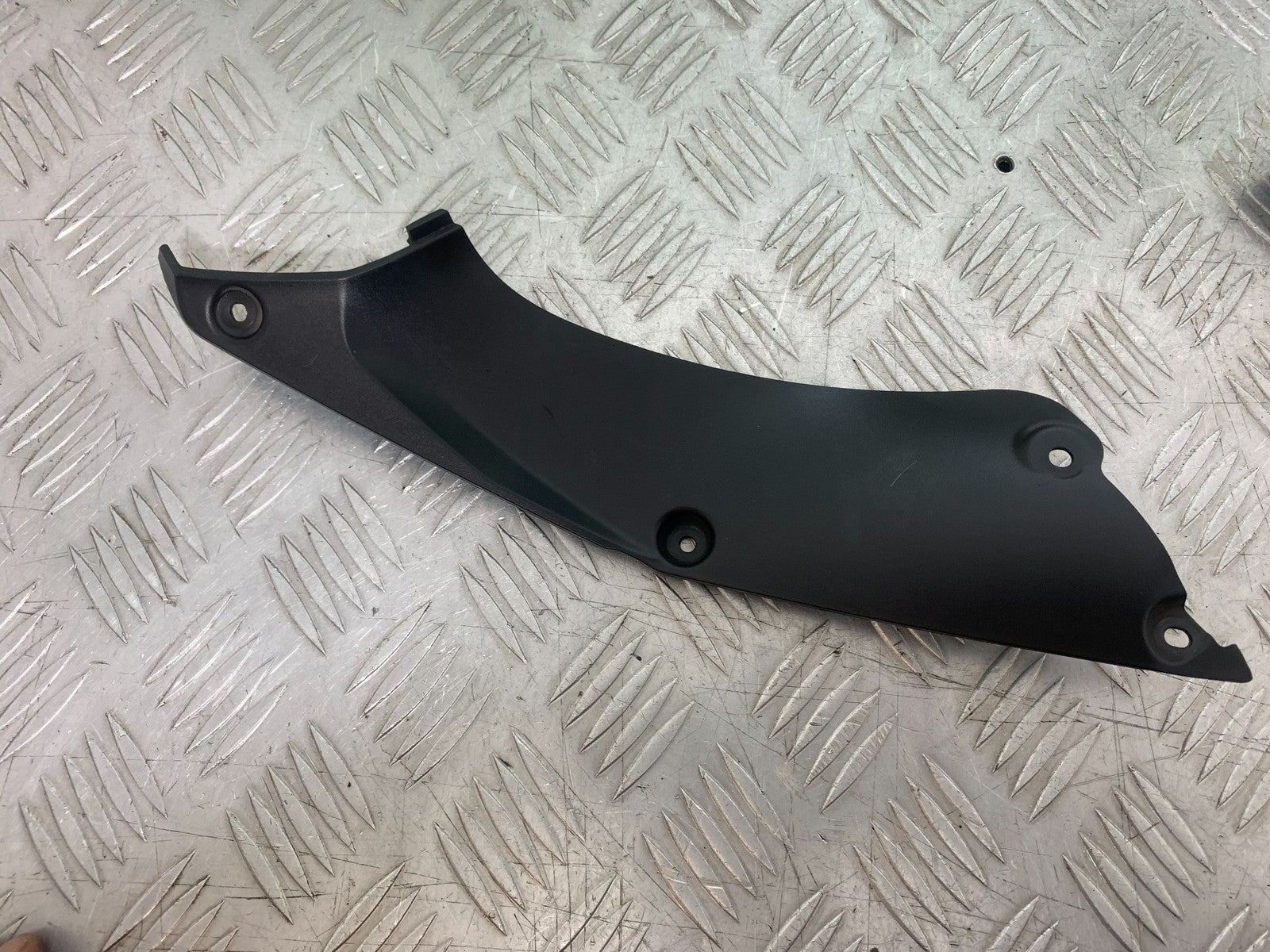 TRIUMPH TIGER 800 XRT TOP INFILL COVER    2018-2020 (CMB1193)