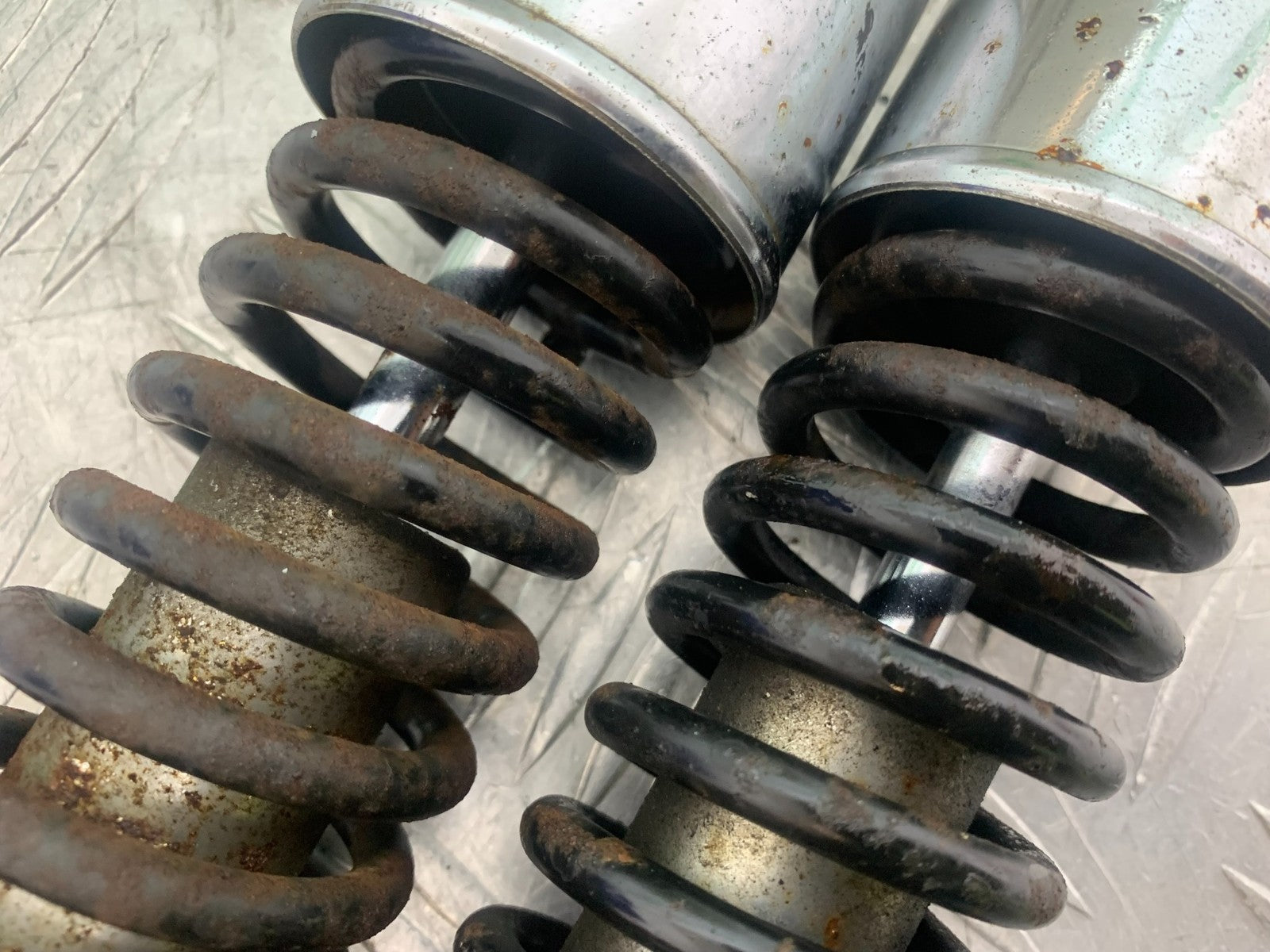 SUZUKI GP100 GP 100 REAR SHOCKS  YEAR 1978-1988 (CMB1259)