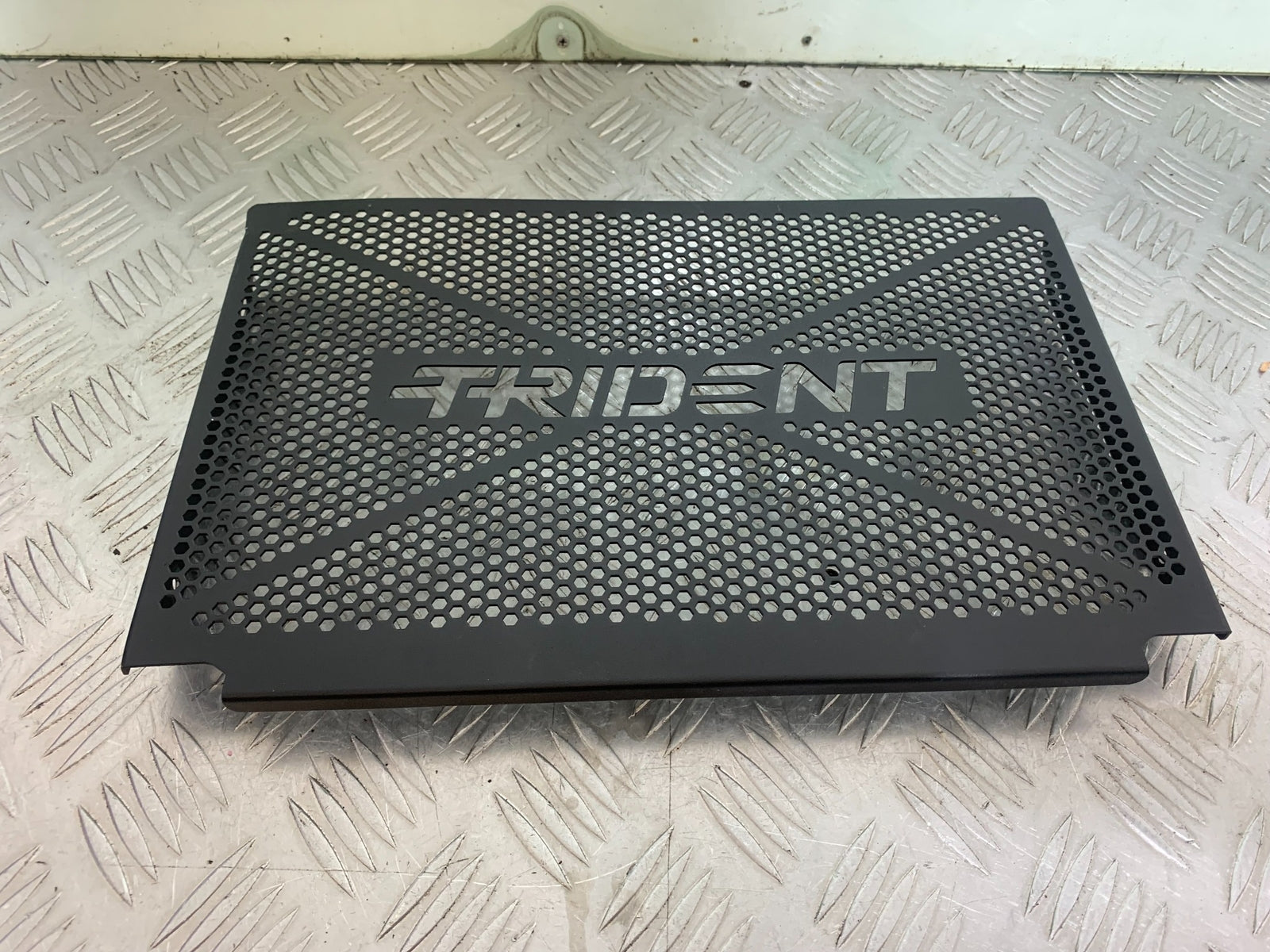 TRIUMPH TRIDENT 660 RADIATOR GRILL  YEAR 2021-2024 (CMB1148)