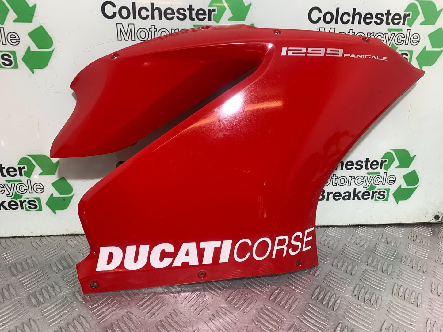 DUCATI 1299 PANIGALE RIGHT MIDDLE FAIRING PANEL YEAR 2016 (CMB 1187)