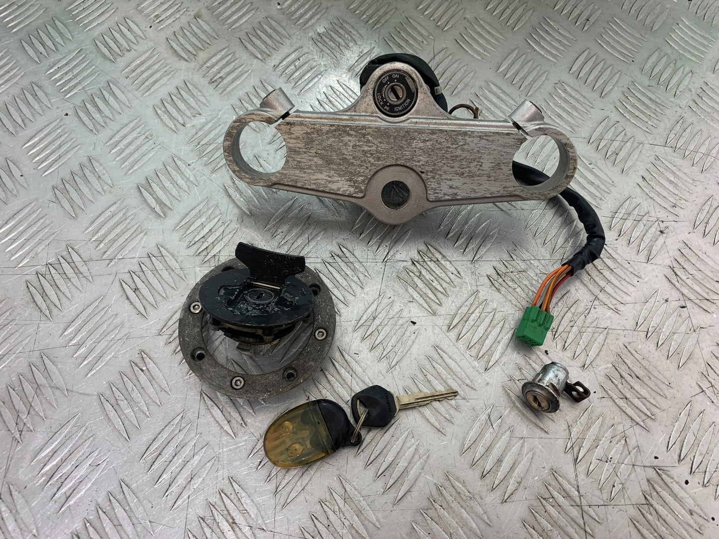 SUZUKI SV650 SV 650 mk1 LOCKS AND KEY  YEAR 1999-2002 (CMB1208)