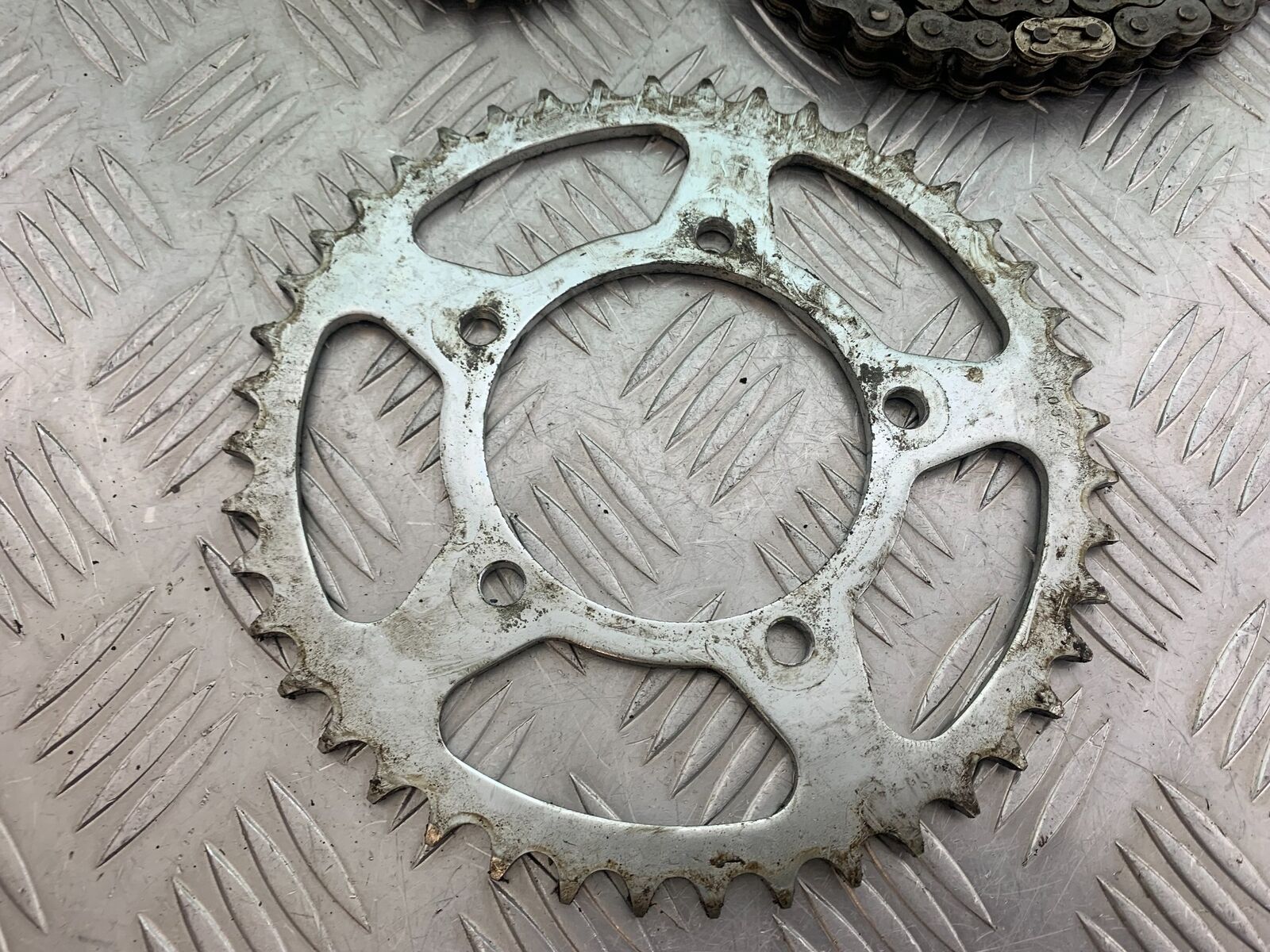 APRILIA 650 PAGASO STRADA CHAIN AND SPROCKET   YEAR 2005-2010 (CMB1057)