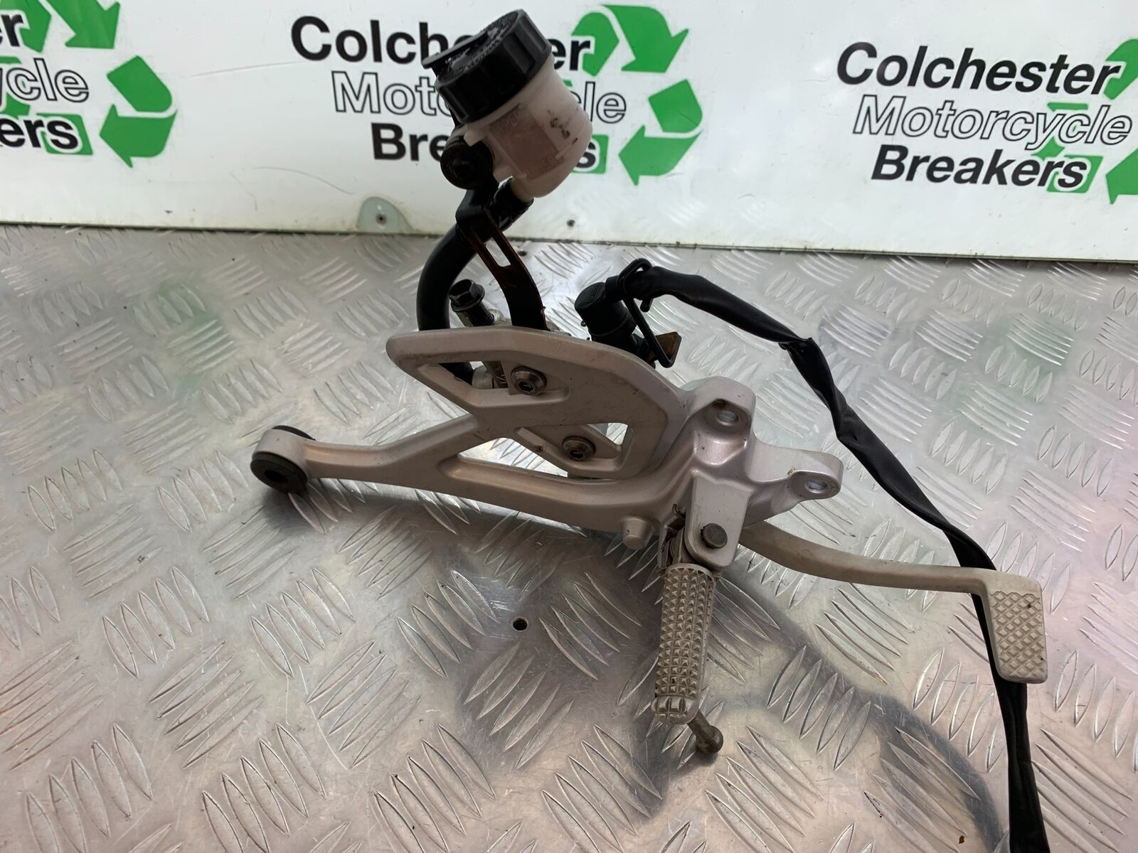 YAMAHA MT 125 MT125 FRONT RIGHT HANGER  YEAR 2021-2024 ABS (CMB1010)