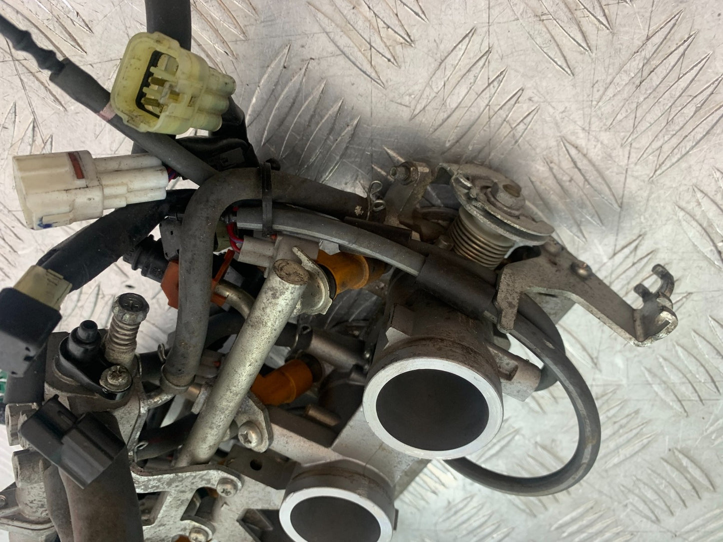YAMAHA XJ6 XJ6-S THROTTLE BODIES    YEAR 2009-2015  (CMB1212)