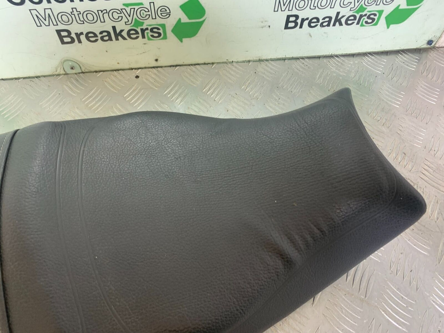 TRIUMPH 955i SPRINT ST SEAT  YEAR 1999-2004 (CMB1124)