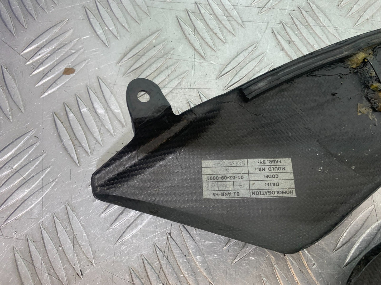 YAMAHA YZF R1 4C8 LEFT & RIGHT CARBON SIDE TRIM YEAR 2007-2008 (CMB1237)