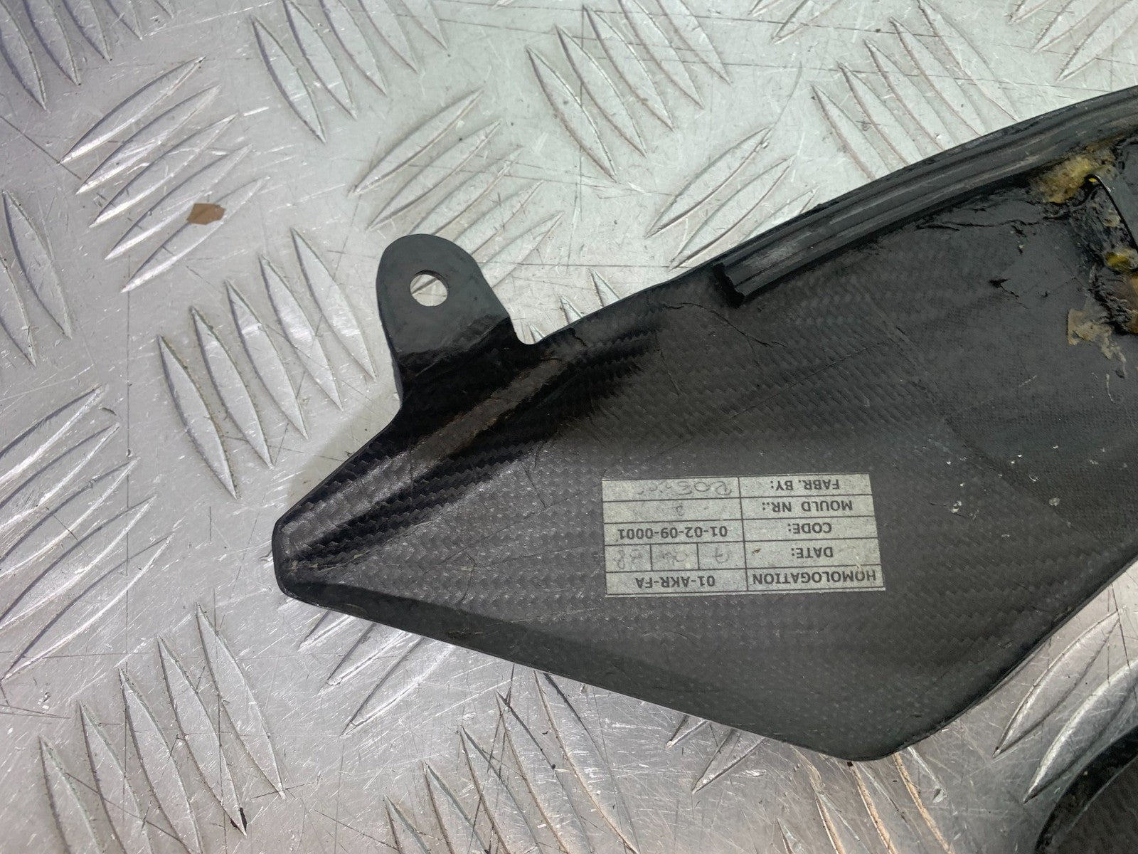 YAMAHA YZF R1 4C8 LEFT & RIGHT CARBON SIDE TRIM YEAR 2007-2008 (CMB1237)