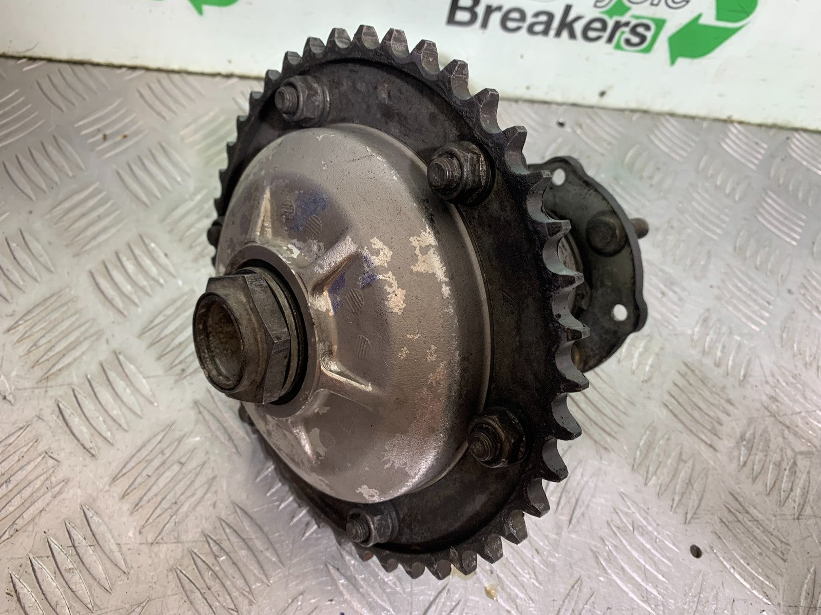 HONDA VFR800 VFR 800 V-TEC REAR HUB CARRIER SHAFT   YEAR 2002 -09 (CMB1296)