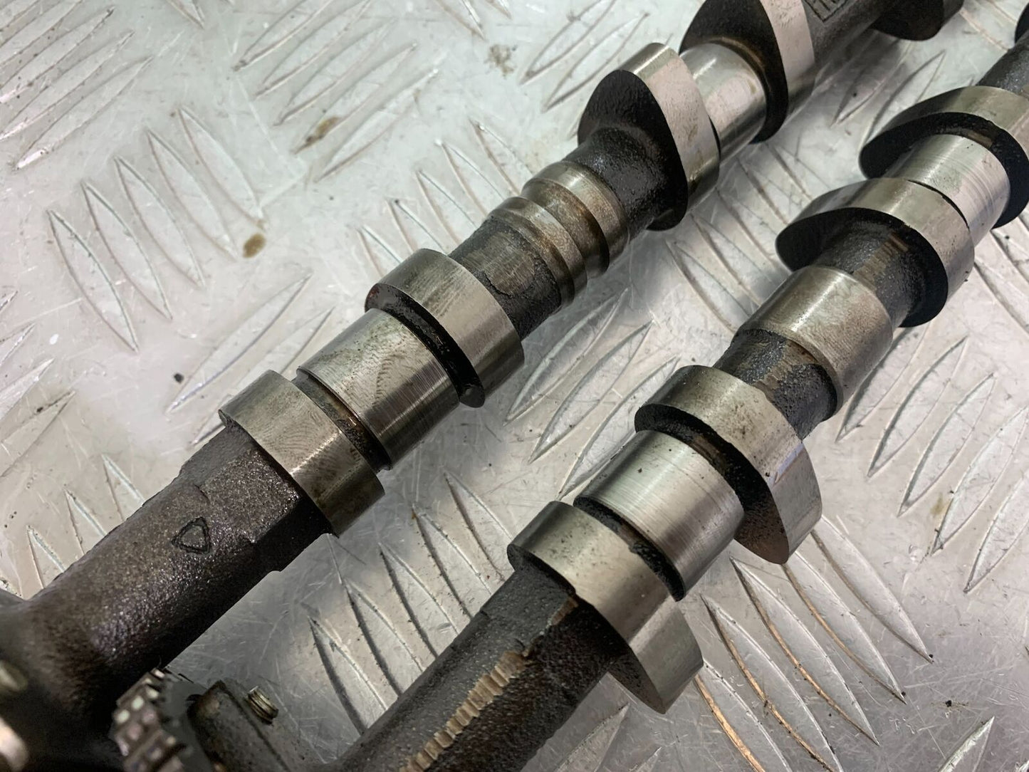 TRIUMPH 955i SPRINT ST CAMSHAFTS   YEAR 1999-2004 (STOCK 735)