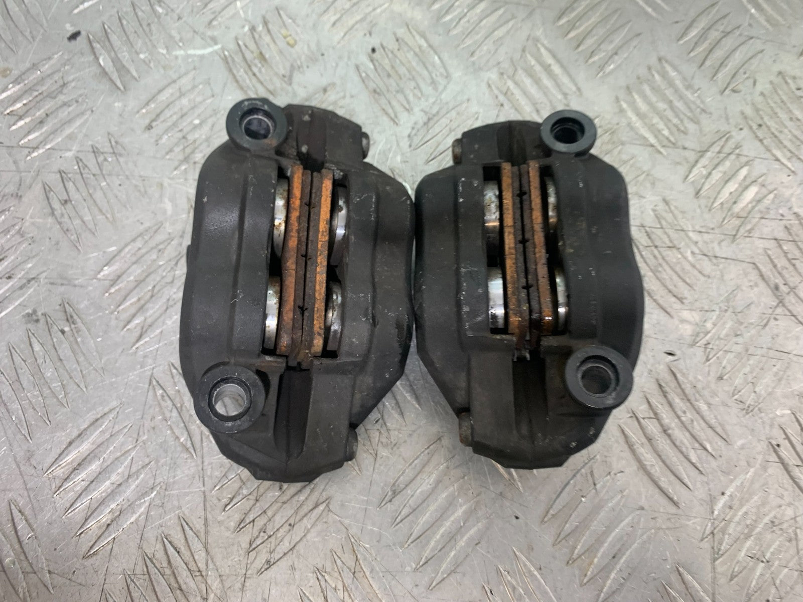HONDA CBR1000 rr FIREBLADE FRONT BRAKE CALIPERS  YEAR 2006 (CMB1220)