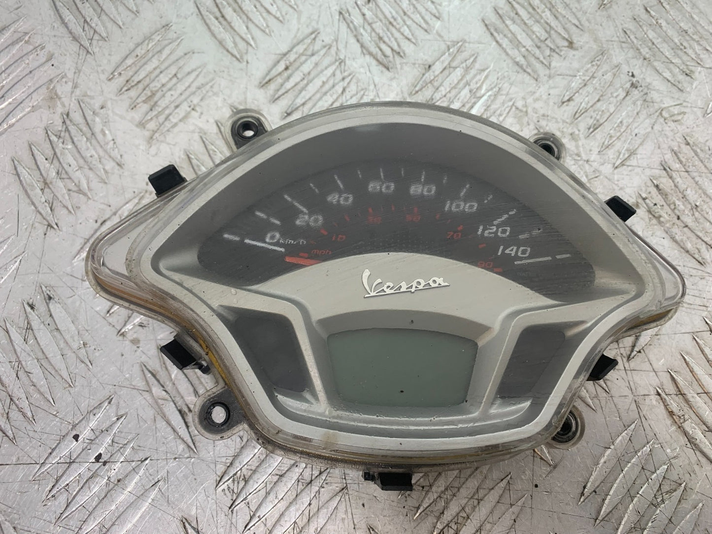 PIAGGIO VESPA GTS 125 CLOCKS SPEEDO DASH YEAR 2009-2014  (CMB1261)