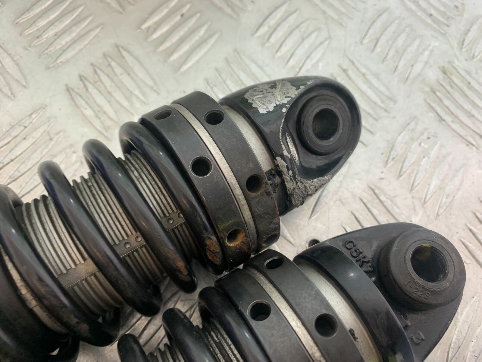 HARLEY DAVIDSON XL883 N IROD REAR SHOCKS YEAR 2020  (CMB1116)