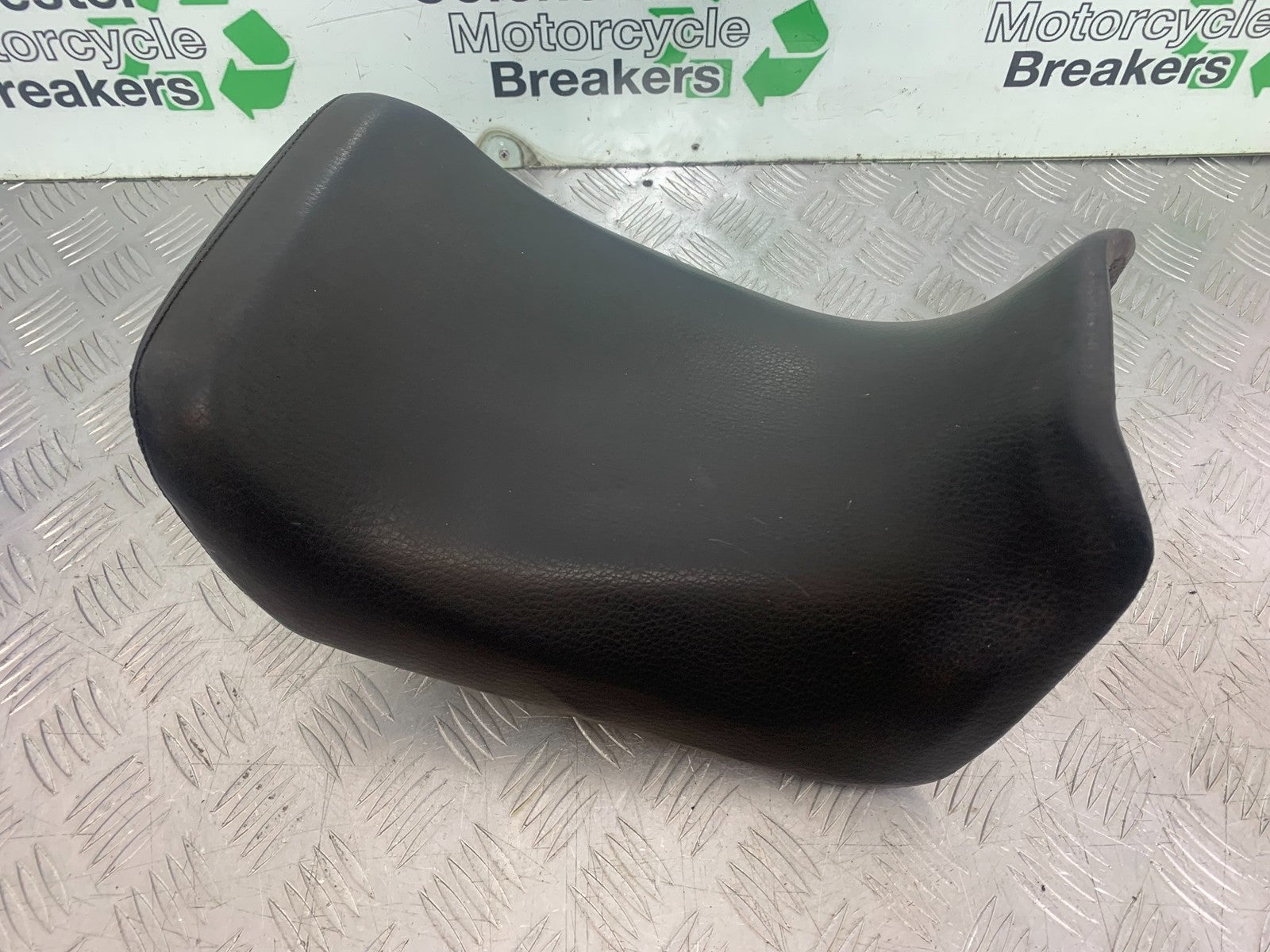 KAWASAKI GPZ600 GPZ 600 FRONT SEAT  YEAR 1988-90 (CMB1258)