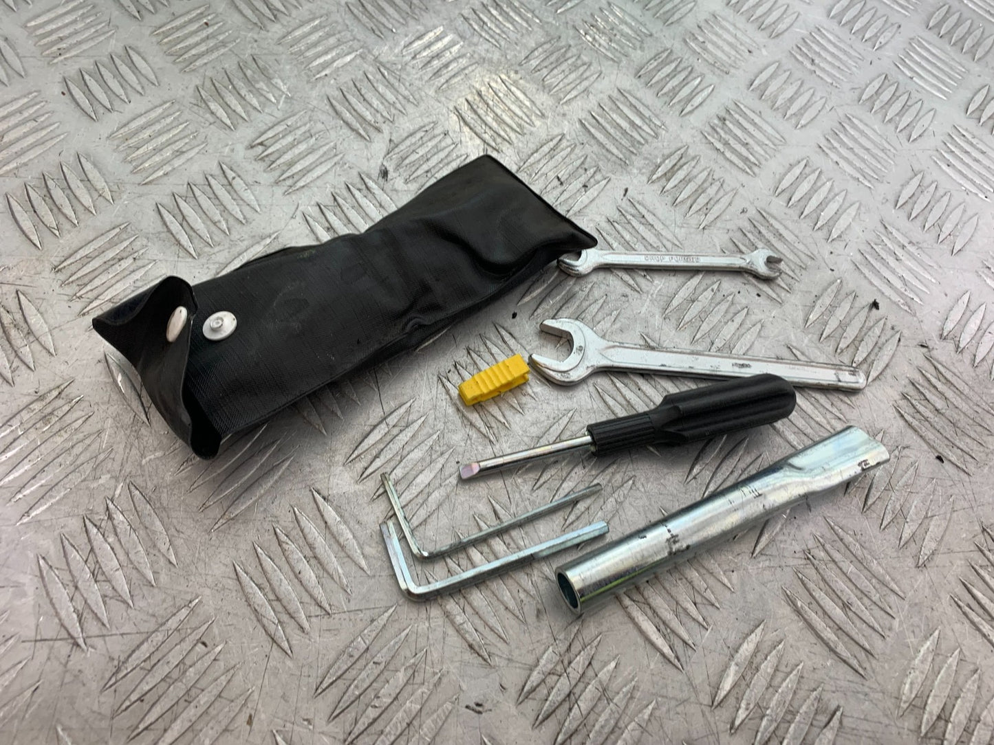 APRILIA TUONO 1000 V4R TOOL KIT YEAR 2011-13  (CMB1316)