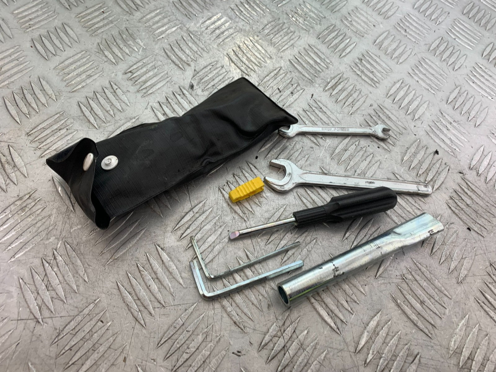 APRILIA TUONO 1000 V4R TOOL KIT YEAR 2011-13  (CMB1316)