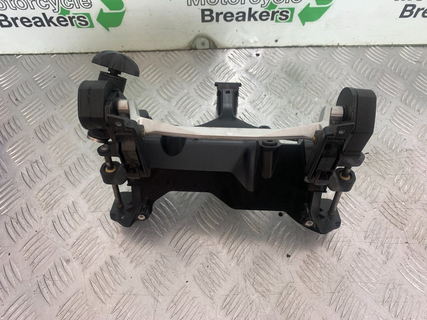 BMW R1200 R 1200 GS FAIRING BRACKET & SCREEN ADJUSTER   YEAR 2013-2016 (CMB1257)