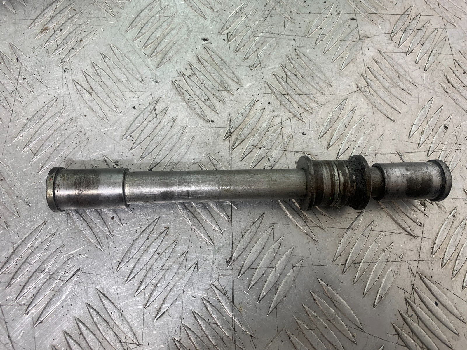 KAWASAKI ZX9R ZX9 C FRONT WHEEL SPINDLE YEAR 1998-99 (CMB1213)