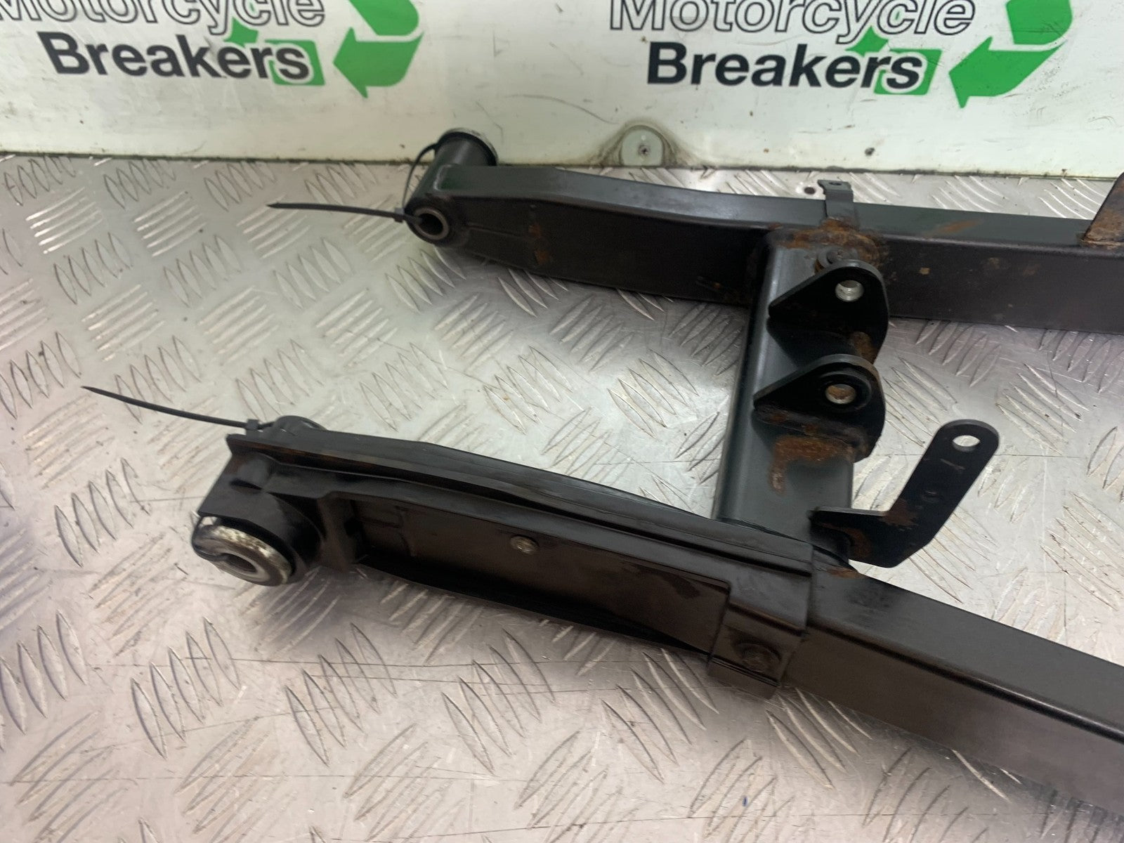 YAMAHA XJ6 XJ6-S SWINGARM  YEAR 2009-2015  (CMB1212)