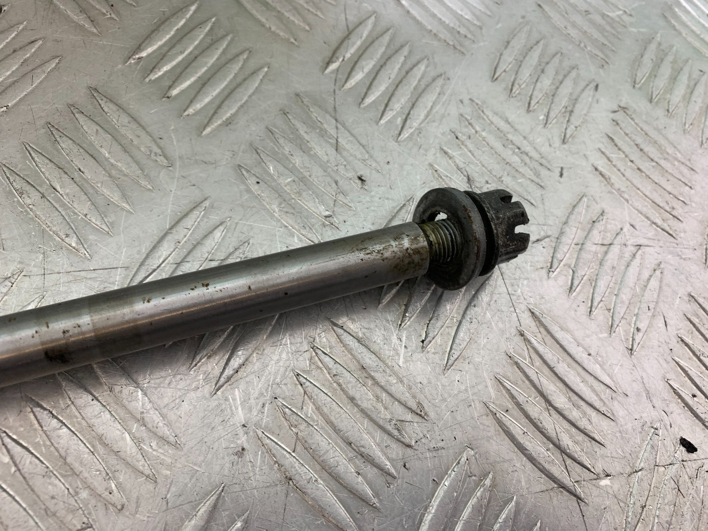 YAMAHA XV1100 XV 1100 VIRAGO REAR WHEEL SPINDLE 1990-1999 (CMB1243)