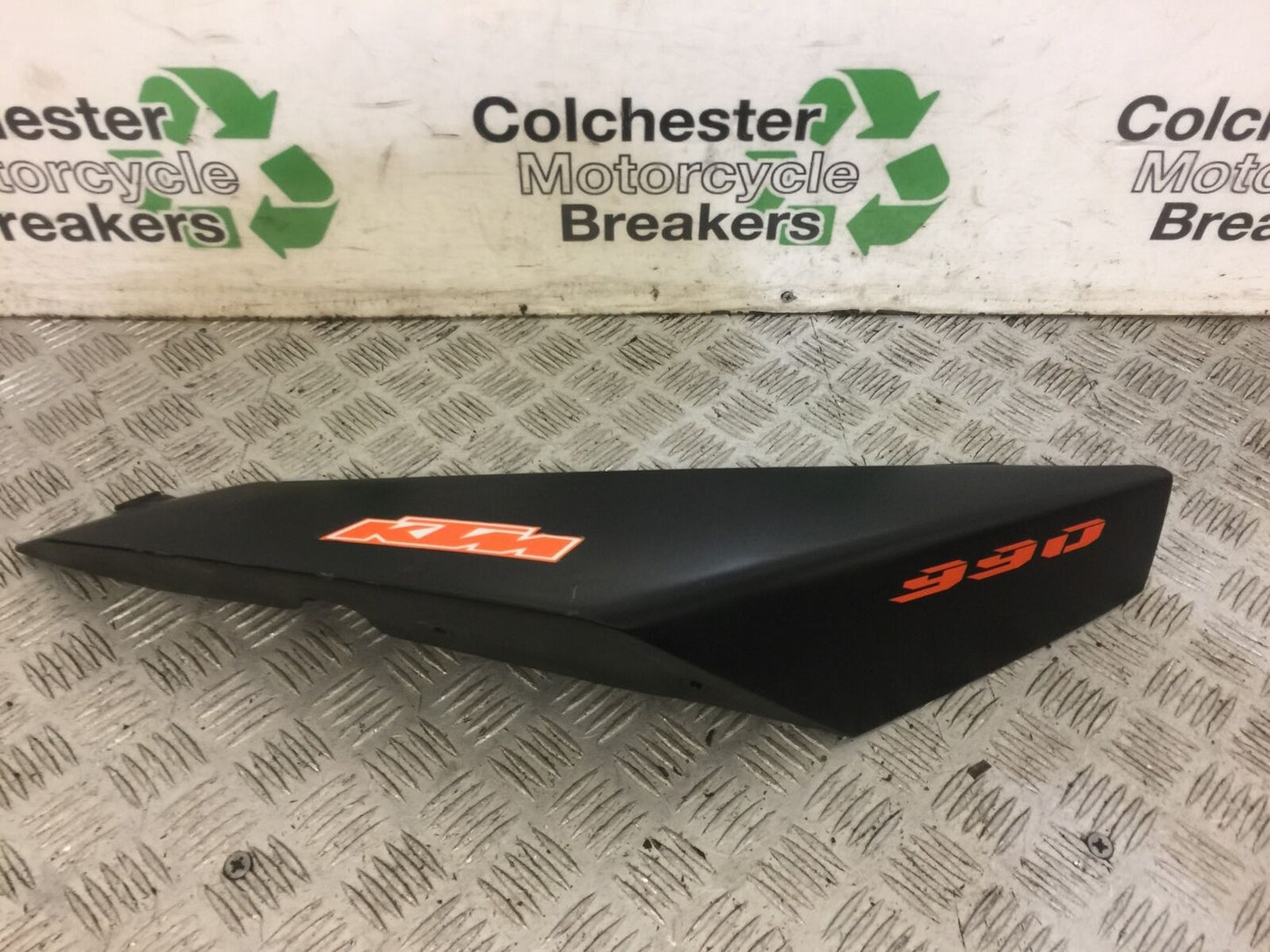 KTM 990 SUPERMOTO RIGHT SEAT PANEL YEAR 2008 (STOCK 662)