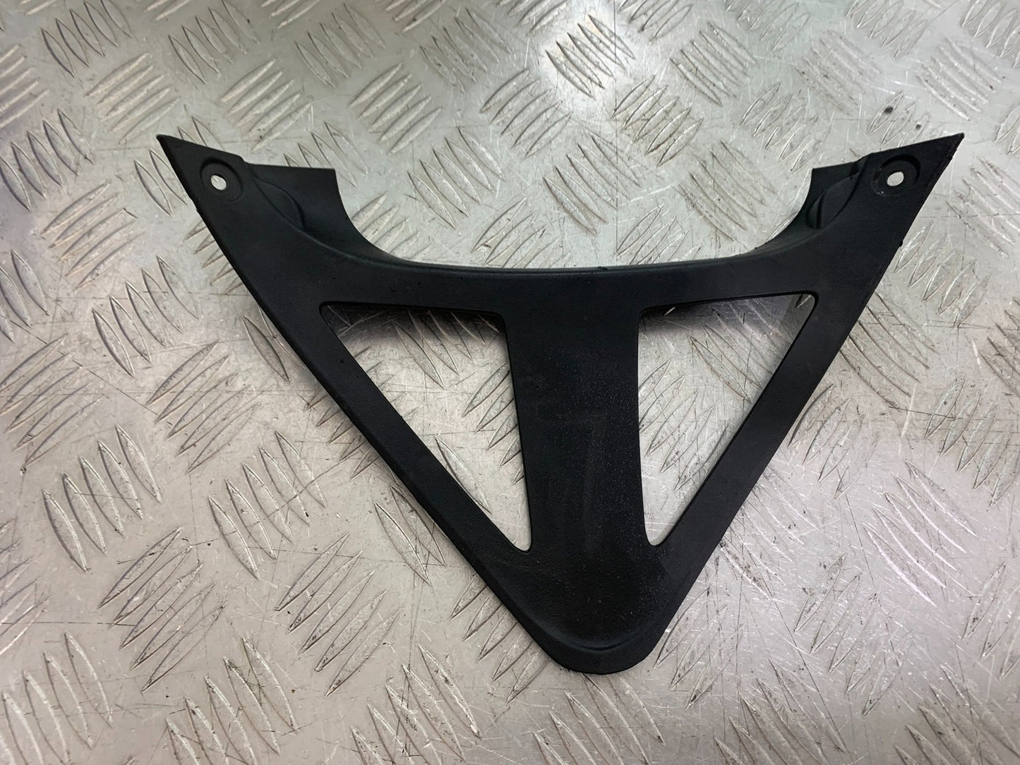 TRIUMPH 1050 SPRINT ST FAIRING V-PIECE  2003-2011 (CMB1285)