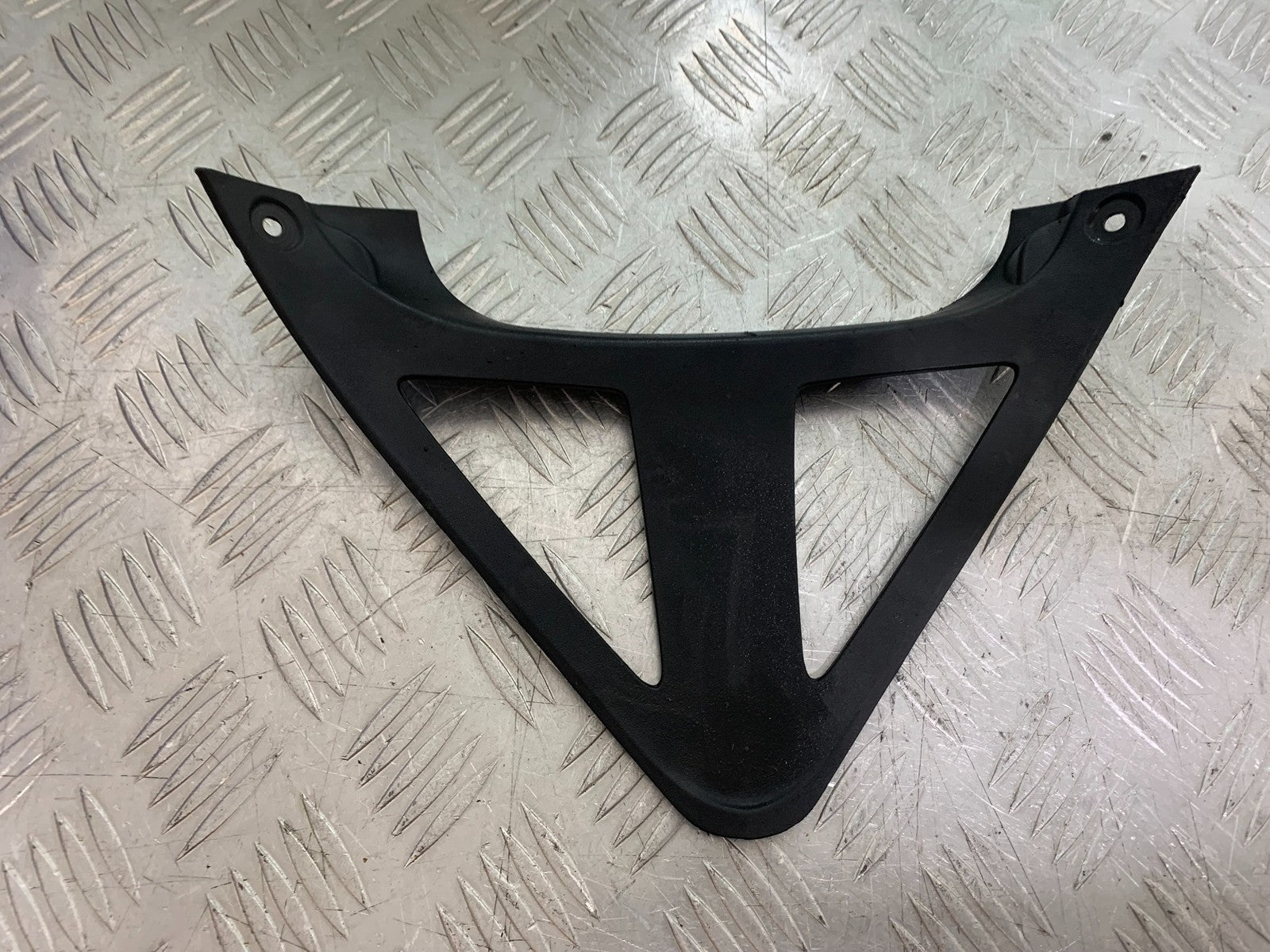 TRIUMPH 1050 SPRINT ST FAIRING V-PIECE  2003-2011 (CMB1285)
