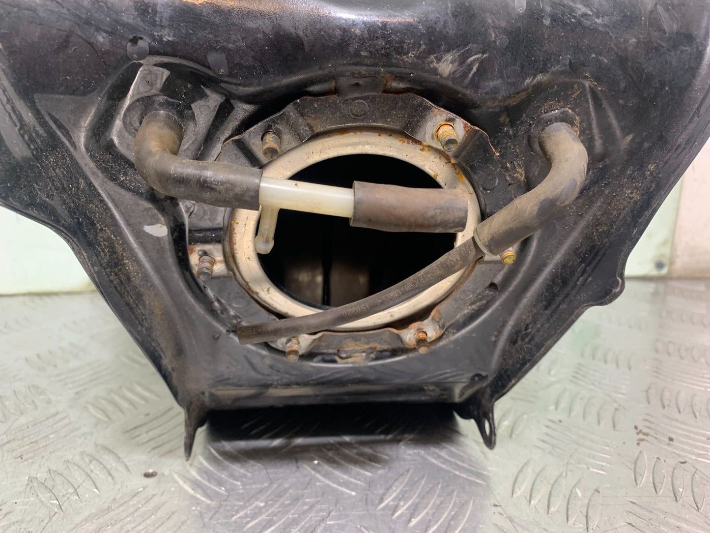 HONDA CBR1000 rr FIREBLADE PETROL TANK  2012-2016 (CMB1280)