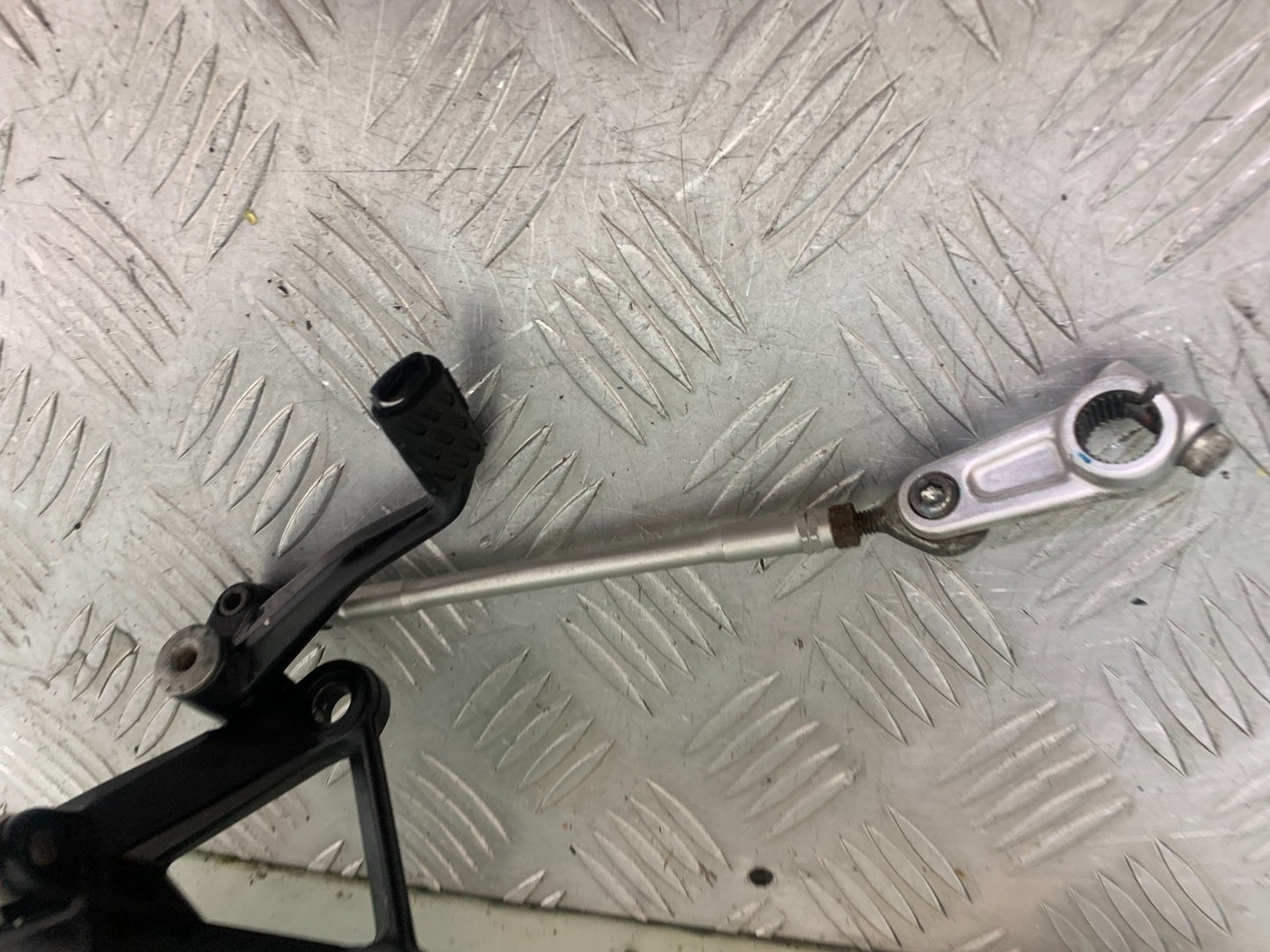 DUCATI 848 FRONT LEFT HANGER AND PEG & GEAR LEVER   YEAR 2008-2010 (CMB1323)