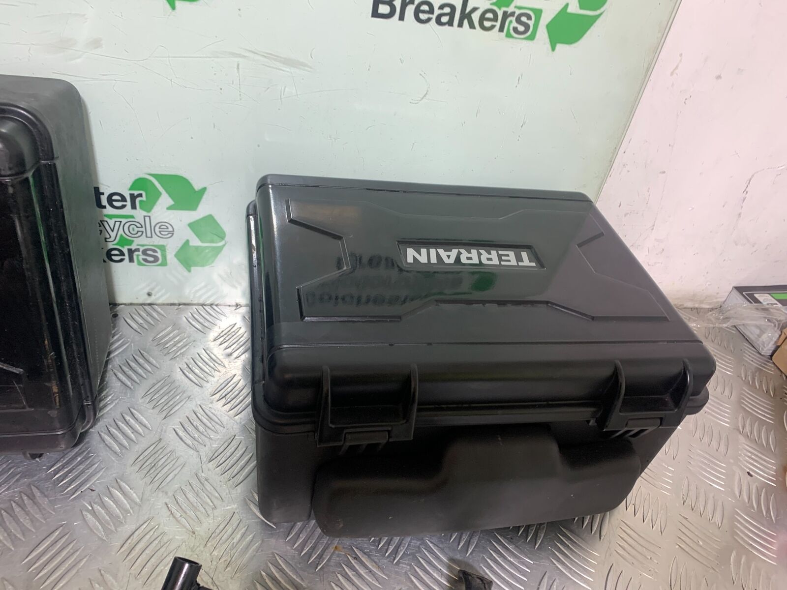 SINNIS TERRAIN 125 TOP BOX PANNIERS RACK   YEAR 2024 (CMB1072)
