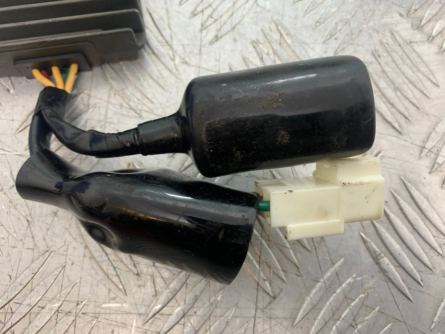 HONDA CBR1000 rr FIREBLADE REGULATOR  (NOT GENUINE) YEAR 2006 (CMB1220)