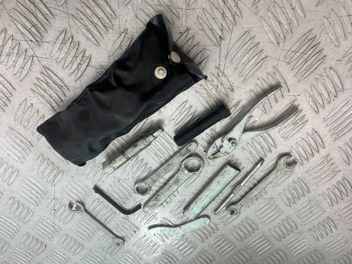 HONDA XL125 VARADERO TOOL KIT  YEAR 2001-2006  (CMB1210)