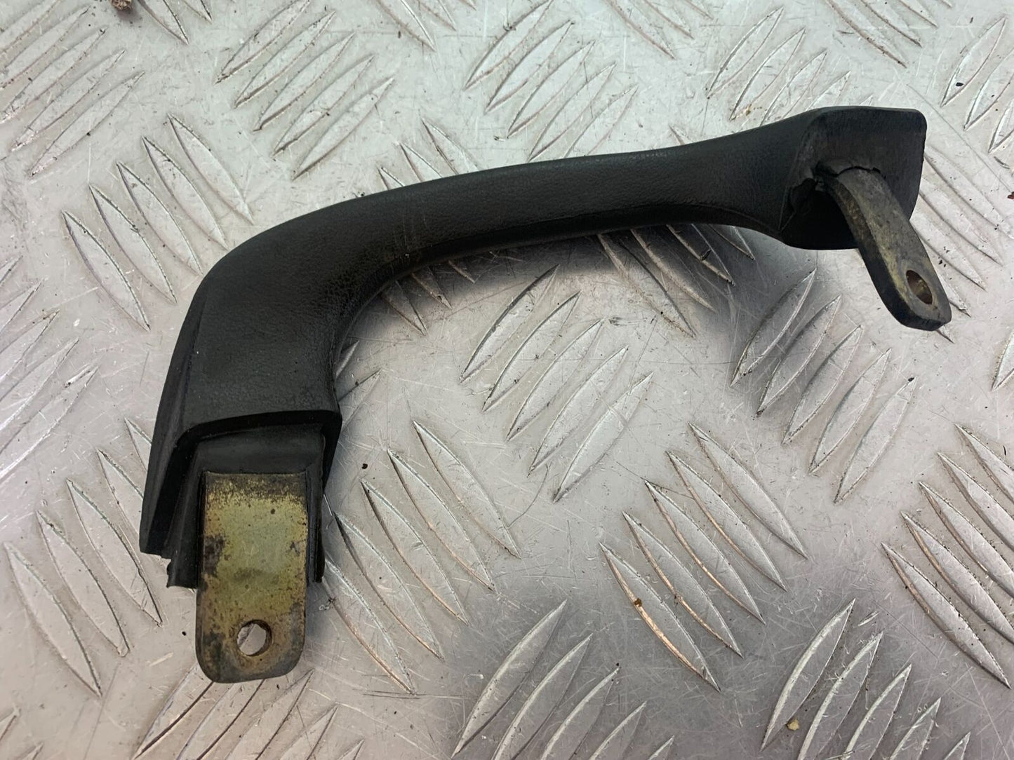 YAMAHA YZF600 YZF 600 THUNDERCAT 1 X GRAB RAIL  1996-2003 (CMB1134)