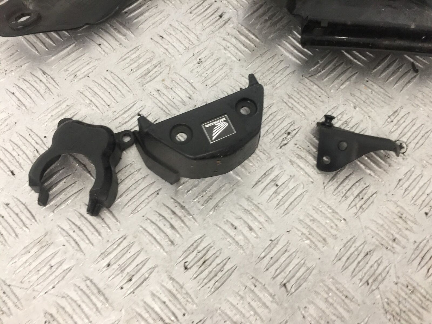 HONDA CBR1000 rr FIREBLADE INFILL AND COVERS  YEAR 2004  (STOCK 853)