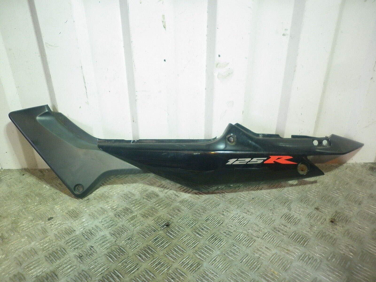 HONDA CBR125 CBR 125 LEFT SEAT PANEL  YEAR 2006