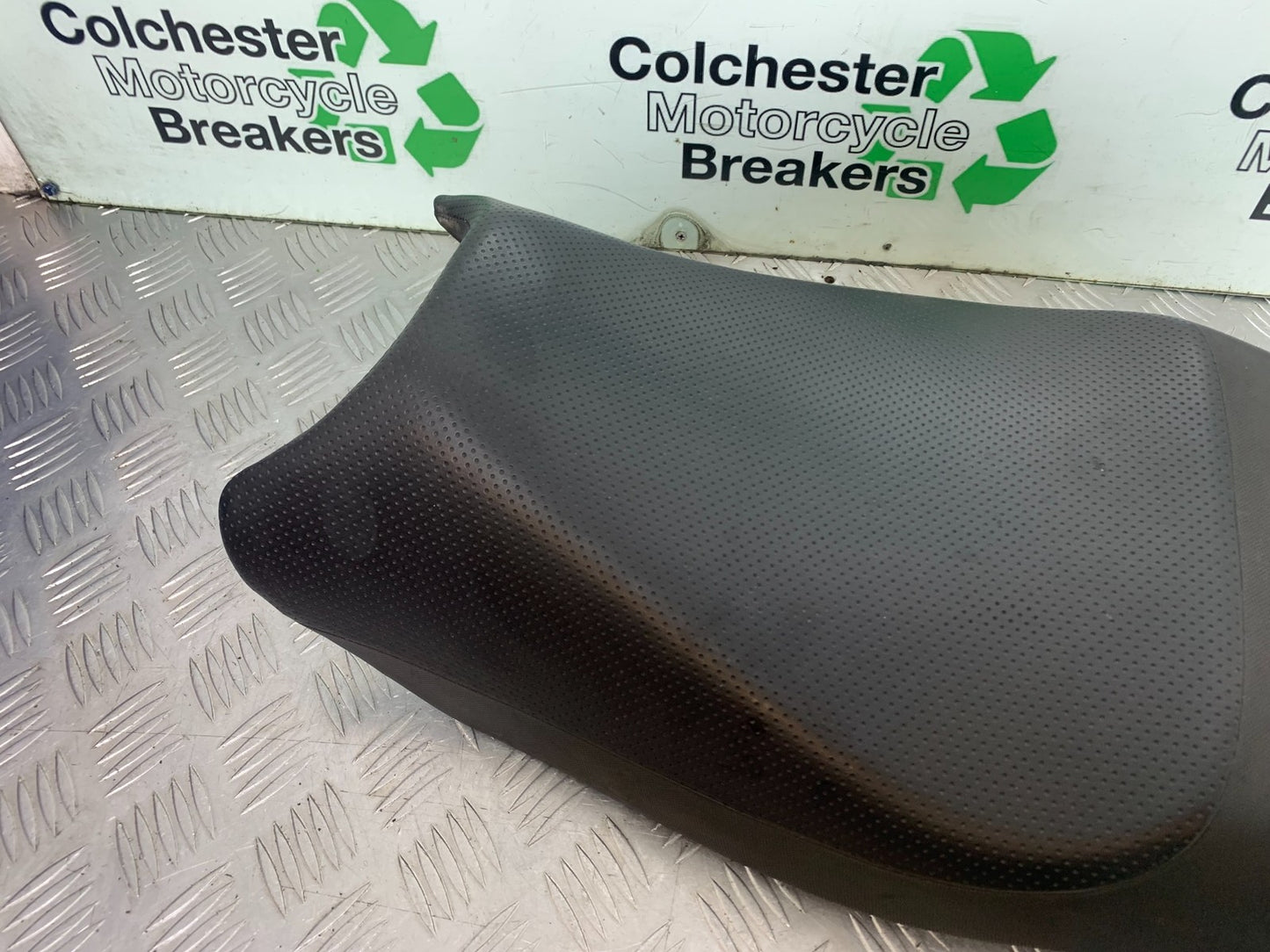 SUZUKI GSF1200 GSF 1200 BANDIT SEAT YEAR 2001-2004 (CMB1188)