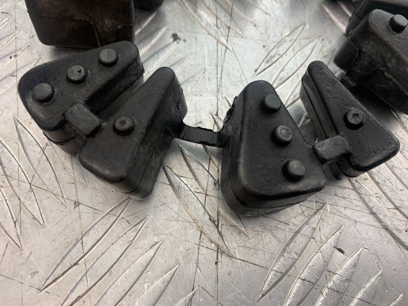 TRIUMPH 675 STREET TRIPLE R CUSH DRIVE RUBBERS YEAR 2013 - 2016 (CMB1221)