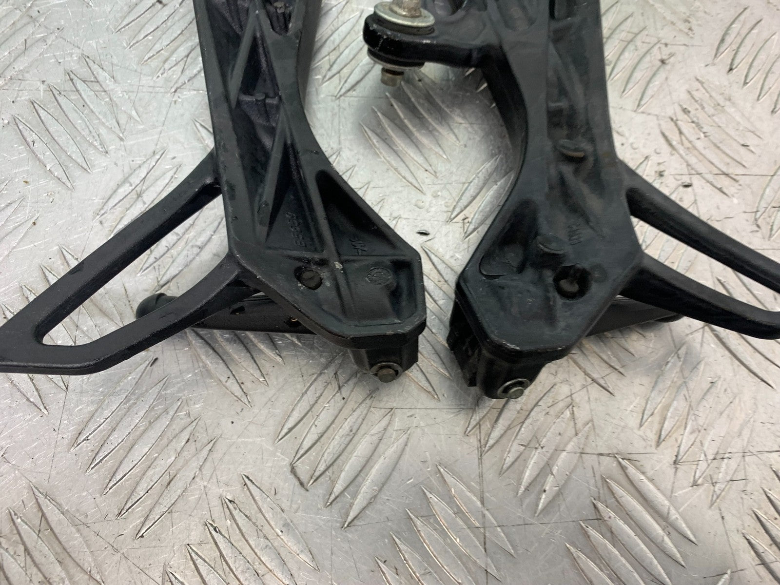 MV AGUSTA 800 F3 REAR HANGERS AND PEGS  YEAR 2017-2019 (CMB1227)