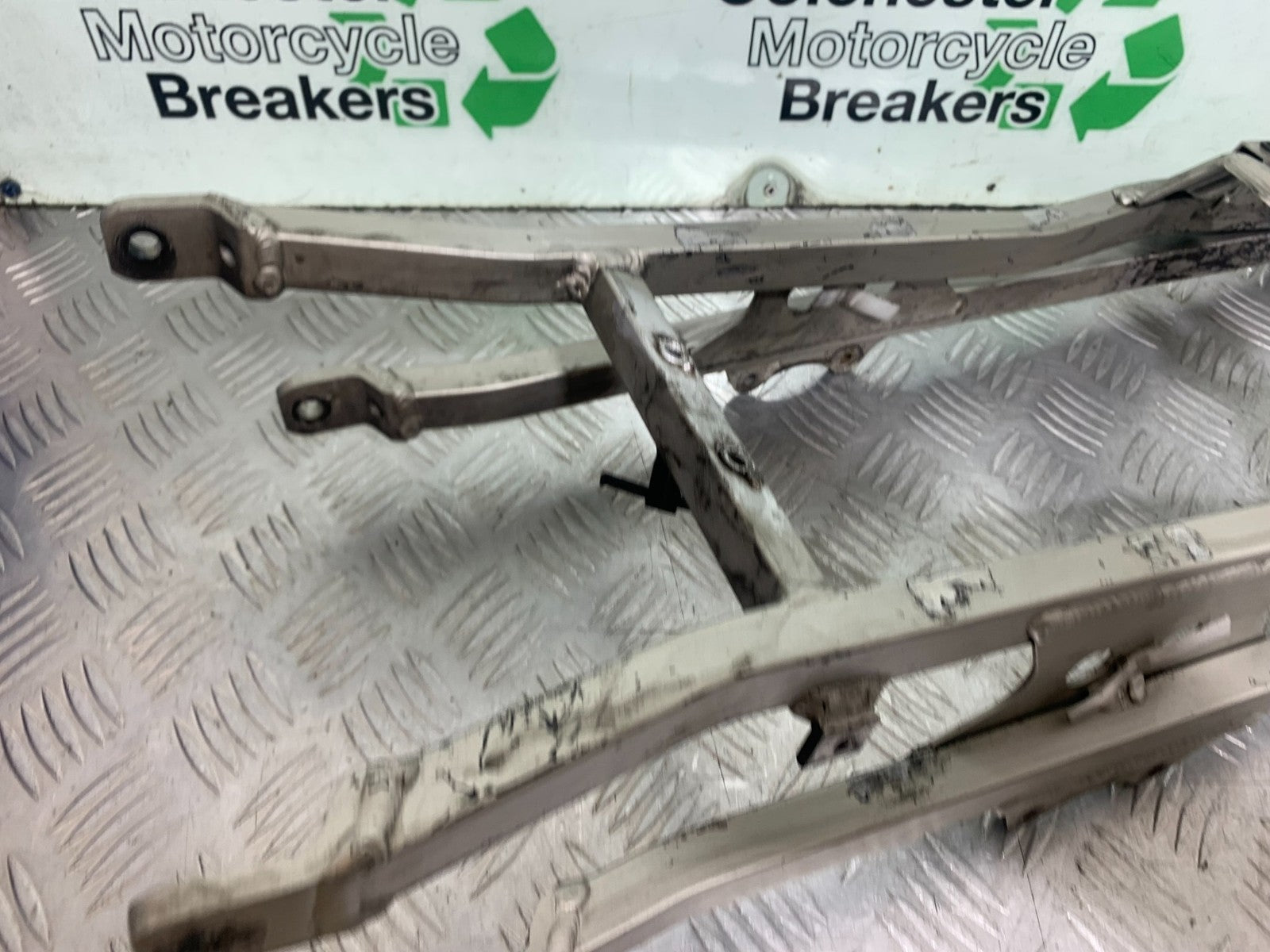KAWASAKI ZX9R ZX9 E1 REAR SUBFRAME   YEAR 2000-01 (CMB1171)